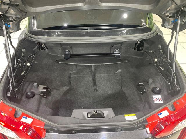 ���i�̂���������ʋ΁A���}���ɏ\���ȉ׎��X�y�[�X���m�ۂ��Ă���܂��B