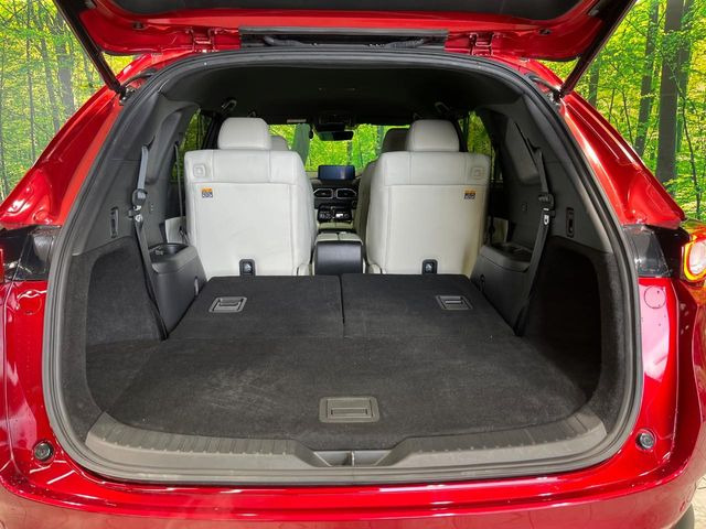 ���i�̂���������ʋ΁A���}���ɏ\���ȉ׎��X�y�[�X���m�ۂ��Ă���܂��B�Z�J���h�V�[�g��|���ƁA�傫�ȉו��̐ύڂ��\�ł���