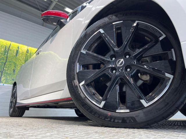 �y����17�C���`�A���~�z�C�[���z�O�ςɃ}�b�`���������A���~�z�C�[���𑕒����Ă���܂��B�e��ЊO�A���~�z�C�[����A�X�^�b�h���X�^�C�����戵�����Ă���܂��B���񂲑��k����������