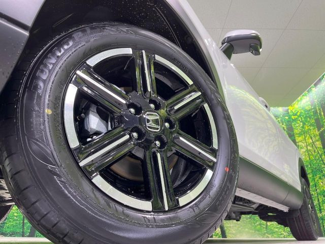 �y����16�C���`�A���~�z�C�[���z�O�ςɃ}�b�`���������A���~�z�C�[���𑕒����Ă���܂��B�e��ЊO�A���~�z�C�[����A�X�^�b�h���X�^�C�����戵�����Ă���܂��B���񂲑��k����������