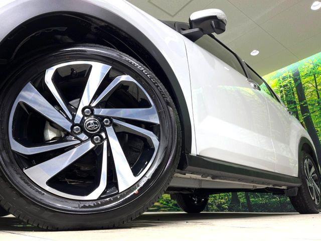 【純正17インチアルミホイール】外観にマッチした純正アルミホイールを装着しております。各種社外アルミホイールや、スタッドレスタイヤも取扱いしております。是非ご相談ください♪