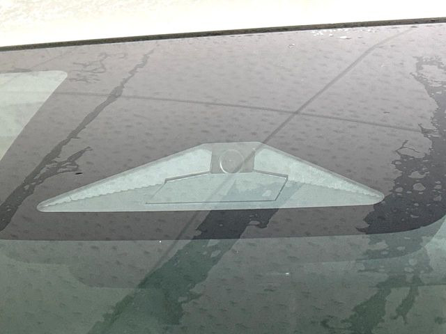 �y�z���_�Z���V���O�z���s���ɑO���̎ԗ�����F�����A�Փ˂������Ȏ��͌x��ƃu���[�L�ŏՓˉ���Ɣ�Q�y�����A�V�X�g�B�����S�Ƀh���C�u�����y���݂��������܂��B