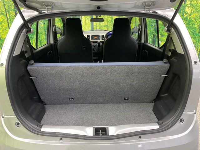 ���i�̂���������ʋ΁A���}���ɏ\���ȉ׎��X�y�[�X���m�ۂ��Ă���܂��B�Z�J���h�V�[�g��|���ƁA�傫�ȉו��̐ύڂ��\�ł���