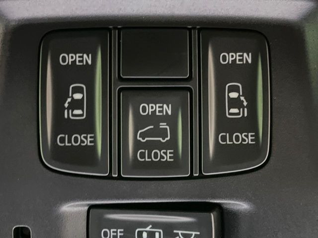 【両側パワースライドドア】スマートキーや運転席のスイッチで後席両側スライドドアの開閉が可能♪電動だから力を入れてドアを開ける必要が無く、小さなお子様でも簡単に開け閉めでき快適です♪