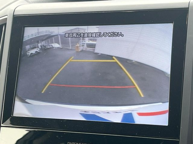 【バックカメラ】駐車時に後方がリアルタイム映像で確認できます。大型商業施設や立体駐車場での駐車時や、夜間のバック時に大活躍!運転スキルに関わらず、今や必須となった装備のひとつです!