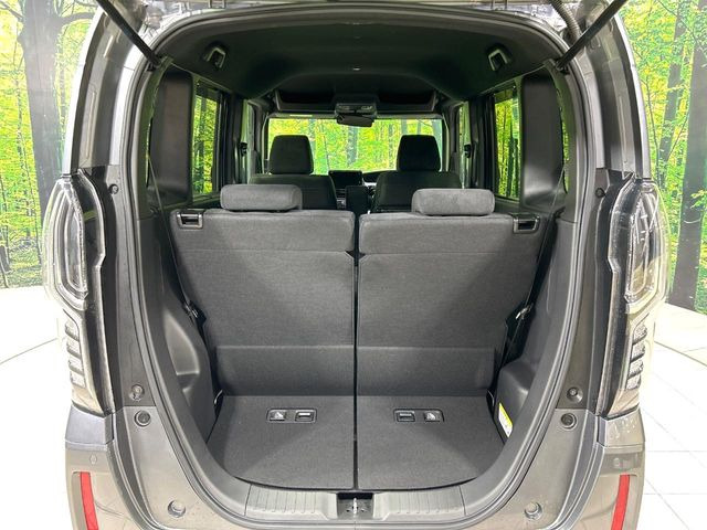 ���i�̂���������ʋ΁A���}���ɏ\���ȉ׎��X�y�[�X���m�ۂ��Ă���܂��B�Z�J���h�V�[�g��|���ƁA�傫�ȉו��̐ύڂ��\�ł���