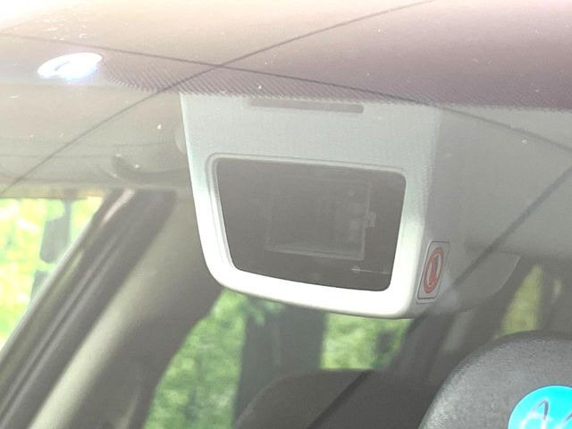 �y�G�}�[�W�F���V�[�u���[�L�z���s���ɑO���̎ԗ�����F�����A�Փ˂������Ȏ��͌x��ƃu���[�L�ŏՓˉ���Ɣ�Q�y�����A�V�X�g�B�����S�Ƀh���C�u�����y���݂��������܂��B