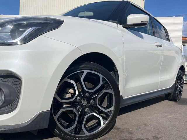 �y����17�C���`�A���~�z�C�[���z�O�ςɃ}�b�`���������A���~�z�C�[���𑕒����Ă���܂��B�e��ЊO�A���~�z�C�[����A�X�^�b�h���X�^�C�����戵�����Ă���܂��B���񂲑��k����������