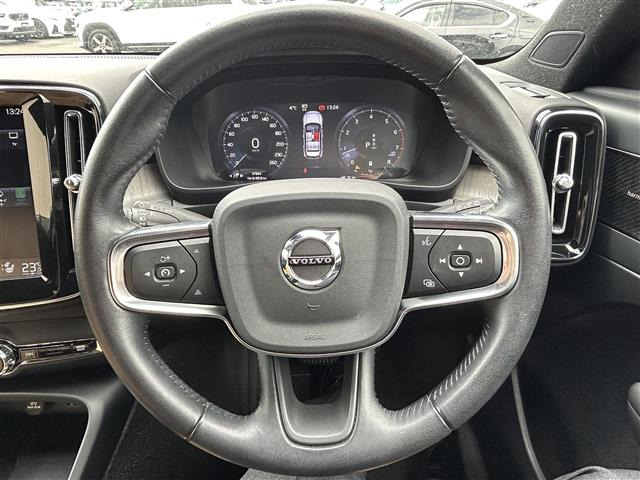 XC40B4 AWD インスクリプション 4WD