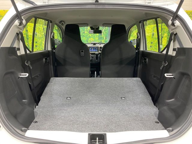 ���i�̂���������ʋ΁A���}���ɏ\���ȉ׎��X�y�[�X���m�ۂ��Ă���܂��B�Z�J���h�V�[�g��|���ƁA�傫�ȉו��̐ύڂ��\�ł���