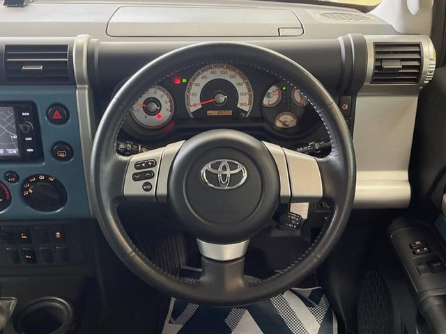 �y�����v�����X�e�A�����O�z�㎿�Ȋv���g�p���邱�ƂŁA��ɂ����������݂ƂĂ��^�]���₷���n���h���ł���