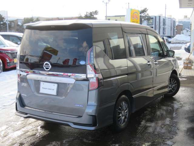 セレナ2.0 ハイウェイスターV 4WD