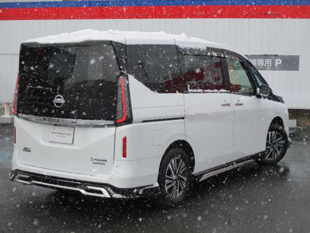 セレナ1.4 e-4ORCE ハイウェイスターV 4WD