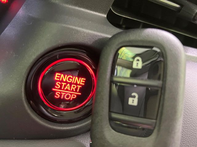 �yHonda�X�}�[�g�L�[�z�J�o����|�P�b�g�ɓ��ꂽ�܂܂ł��h�A�̎{���E�������\�ȃX�}�[�g�L�[�𑕔��B�G���W���̃I���E�I�t�����J�M�����o���K�v����������Ƃ��Ă��֗��ł���