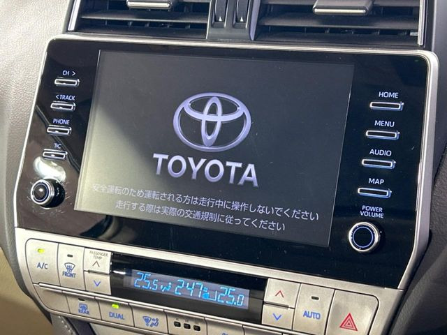 【メーカー純正ナビ】インテリアに溶け込むスタイリッシュな「専用設計」メーカーナビを装備♪視認性や操作性など基本性能にも優れ、より上質なカーライフをお楽しみいただけます。