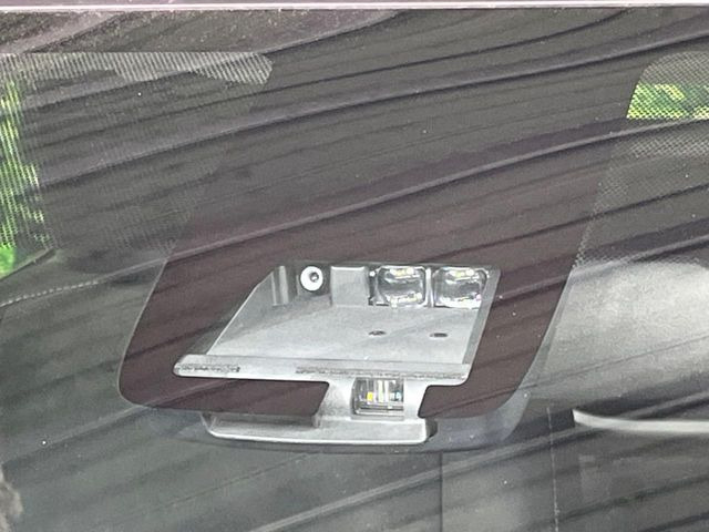 �y�g���^�Z�[�t�e�B�Z���X�z���s���ɑO���̎ԗ�����F�����A�Փ˂������Ȏ��͌x��ƃu���[�L�ŏՓˉ���Ɣ�Q�y�����A�V�X�g�B�����S�Ƀh���C�u�����y���݂��������܂��B