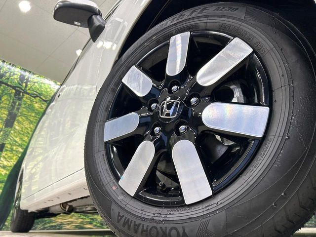 �y����15�C���`�A���~�z�C�[���z�O�ςɃ}�b�`���������A���~�z�C�[���𑕒����Ă���܂��B�e��ЊO�A���~�z�C�[����A�X�^�b�h���X�^�C�����戵�����Ă���܂��B���񂲑��k����������