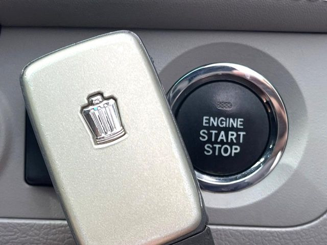 �y�X�}�[�g�L�[�z�J�o����|�P�b�g�ɓ��ꂽ�܂܂ł��h�A�̎{���E�������\�ȃX�}�[�g�L�[�𑕔��B�G���W���̃I���E�I�t�����J�M�����o���K�v����������Ƃ��Ă��֗��ł���