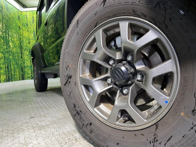 �y����15�C���`�A���~�z�C�[���z�O�ςɃ}�b�`���������A���~�z�C�[���𑕒����Ă���܂��B�e��ЊO�A���~�z�C�[����A�X�^�b�h���X�^�C�����戵�����Ă���܂��B���񂲑��k����������