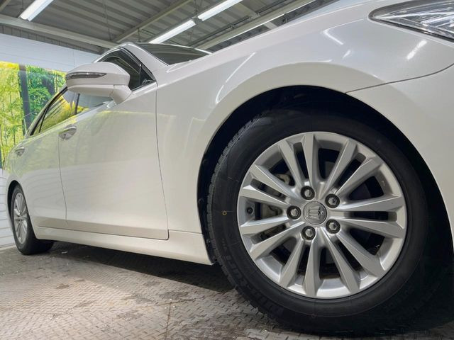 �y����16�C���`�A���~�z�C�[���z�O�ςɃ}�b�`���������A���~�z�C�[���𑕒����Ă���܂��B�e��ЊO�A���~�z�C�[����A�X�^�b�h���X�^�C�����戵�����Ă���܂��B���񂲑��k����������