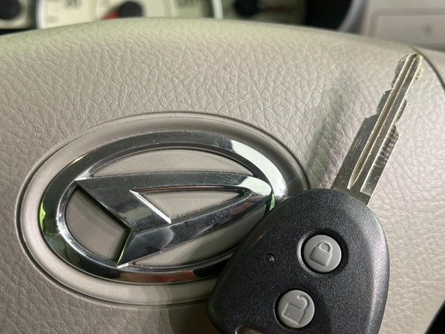 �֗��ȃL�[���X��{�^������ŊȒP�Ƀh�A�̉����A�{�����\�ł�!