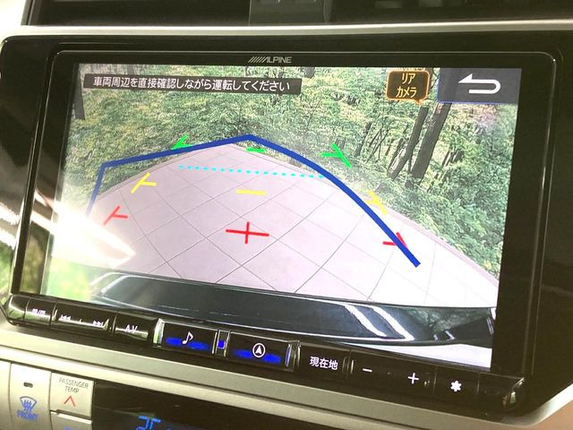 【バックカメラ】駐車時に後方がリアルタイム映像で確認できます。大型商業施設や立体駐車場での駐車時や、夜間のバック時に大活躍!運転スキルに関わらず、今や必須となった装備のひとつです!