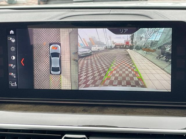 ���p�m���~�b�N�r���[���j�^�[:��p�̃J�����ɂ��A�ォ�猩���낵���悤�Ȏ��_��360�x�N���}�̎��͂��m�F���邱�Ƃ��ł��܂������p�������m�F���₷���A�����ꏊ�ł̐؂�Ԃ��⒓�Ԃ��X���[�Y�ɍs���܂��B