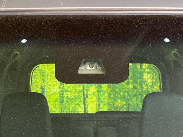 �y�X�}�[�g�A�V�X�g�z���s���ɑO���̎ԗ�����F�����A�Փ˂������Ȏ��͌x��ƃu���[�L�ŏՓˉ���Ɣ�Q�y�����A�V�X�g�B�����S�Ƀh���C�u�����y���݂��������܂��B