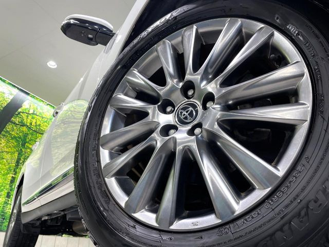 �y����18�C���`�A���~�z�C�[���z�O�ςɃ}�b�`���������A���~�z�C�[���𑕒����Ă���܂��B�e��ЊO�A���~�z�C�[����A�X�^�b�h���X�^�C�����戵�����Ă���܂��B���񂲑��k����������