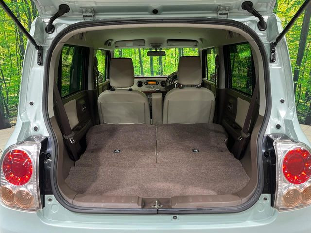 ���i�̂���������ʋ΁A���}���ɏ\���ȉ׎��X�y�[�X���m�ۂ��Ă���܂��B�Z�J���h�V�[�g��|���ƁA�傫�ȉו��̐ύڂ��\�ł���