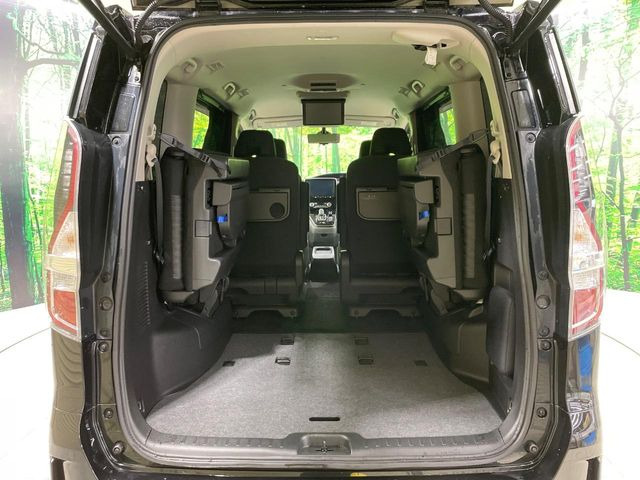 ���i�̂���������ʋ΁A���}���ɏ\���ȉ׎��X�y�[�X���m�ۂ��Ă���܂��B�Z�J���h�V�[�g��|���ƁA�傫�ȉו��̐ύڂ��\�ł���