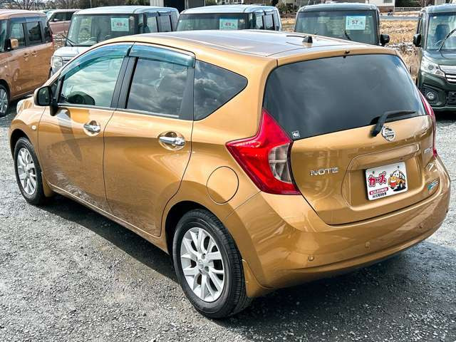 ���X�ł͌y�����Ԃ��畁�ʎԂ܂ŕ��L���I�[�����[�J�[�̎Ԏ�E�F�E�O���[�h��L�x�ɑ����Ă���܂��B