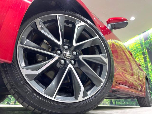 �y����18�C���`�A���~�z�C�[���z�O�ςɃ}�b�`���������A���~�z�C�[���𑕒����Ă���܂��B�e��ЊO�A���~�z�C�[����A�X�^�b�h���X�^�C�����戵�����Ă���܂��B���񂲑��k����������