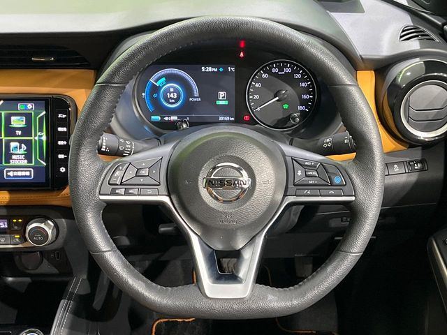 �y�����v�����X�e�A�����O�z�㎿�Ȋv���g�p���邱�ƂŁA��ɂ����������݂ƂĂ��^�]���₷���n���h���ł���