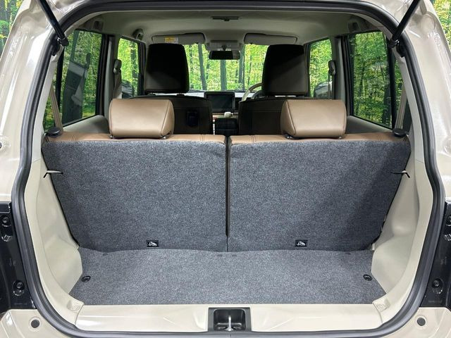 ���i�̂���������ʋ΁A���}���ɏ\���ȉ׎��X�y�[�X���m�ۂ��Ă���܂��B�Z�J���h�V�[�g��|���ƁA�傫�ȉו��̐ύڂ��\�ł���