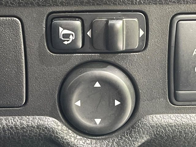 �y�d���i�[�~���[�z�T�C�h�~���[�͓d���i�[���ƂȂ��Ă���A�������ԏ�ł��L�Y�������X�N��}�����܂��B