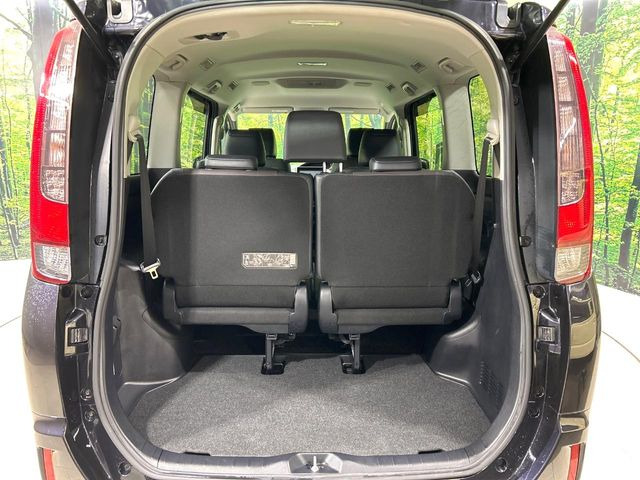 ���i�̂���������ʋ΁A���}���ɏ\���ȉ׎��X�y�[�X���m�ۂ��Ă���܂��B�Z�J���h�V�[�g��|���ƁA�傫�ȉו��̐ύڂ��\�ł���