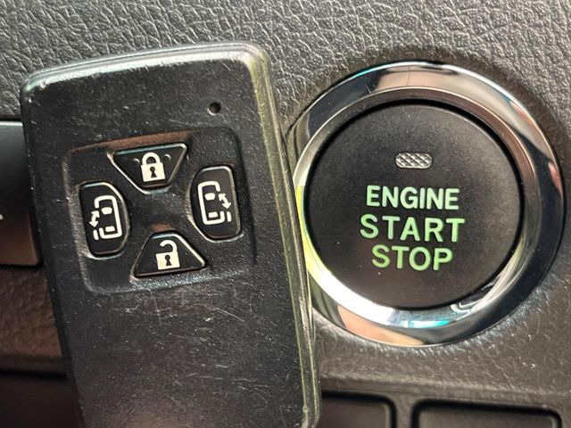 �y�X�}�[�g�L�[�z�J�o����|�P�b�g�ɓ��ꂽ�܂܂ł��h�A�̎{���E�������\�ȃX�}�[�g�L�[�𑕔��B�G���W���̃I���E�I�t�����J�M�����o���K�v����������Ƃ��Ă��֗��ł���