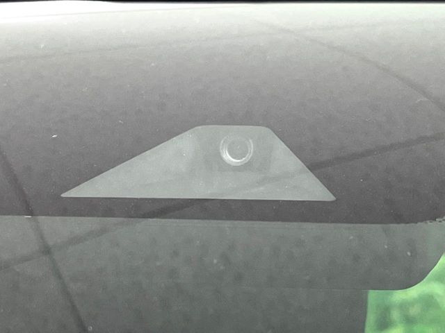 �y�C���e���W�F���g�G�}�[�W�F���V�[�u���[�L�z�t�����g�J�����őO���̎ԗ�����s�҂����m�B�Փ˂������Ȏ��͏Փ˔�Q�y���u���[�L���쓮�A�Փˉ�����T�|�[�g�B�����S�Ƀh���C�u�����y���݂��������܂��B