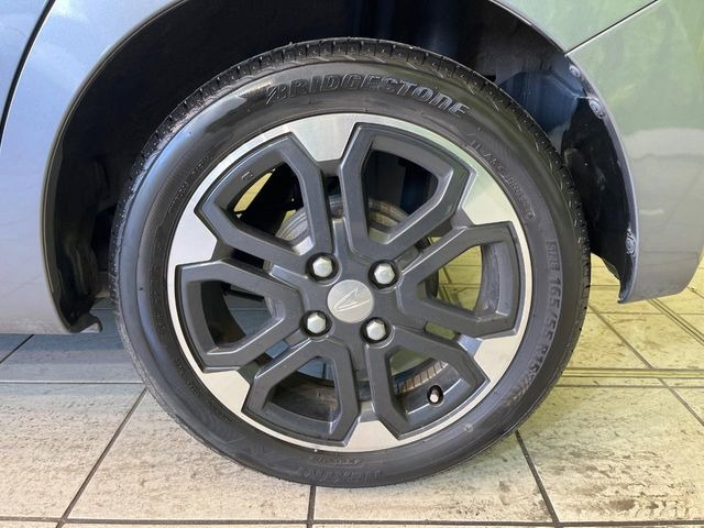 �y�����A���~�z�C�[���z�O�ςɃ}�b�`���������A���~�z�C�[���𑕒����Ă���܂��B�e��ЊO�A���~�z�C�[����A�X�^�b�h���X�^�C�����戵�����Ă���܂��B���񂲑��k����������