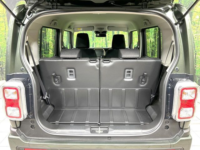 ���i�̂���������ʋ΁A���}���ɏ\���ȉ׎��X�y�[�X���m�ۂ��Ă���܂��B�Z�J���h�V�[�g��|���ƁA�傫�ȉו��̐ύڂ��\�ł���