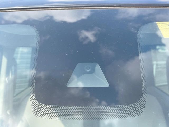 �y�G�}�[�W�F���V�[�u���[�L�z���s���ɑO���̎ԗ�����F�����A�Փ˂������Ȏ��͌x��ƃu���[�L�ŏՓˉ���Ɣ�Q�y�����A�V�X�g�B�����S�Ƀh���C�u�����y���݂��������܂��B