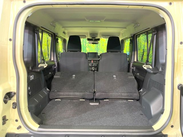 ���i�̂���������ʋ΁A���}���ɏ\���ȉ׎��X�y�[�X���m�ۂ��Ă���܂��B�Z�J���h�V�[�g��|���ƁA�傫�ȉו��̐ύڂ��\�ł���