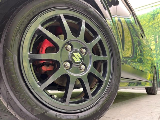 �y����15�C���`�A���~�z�C�[���z�O�ςɃ}�b�`���������A���~�z�C�[���𑕒����Ă���܂��B�e��ЊO�A���~�z�C�[����A�X�^�b�h���X�^�C�����戵�����Ă���܂��B���񂲑��k����������