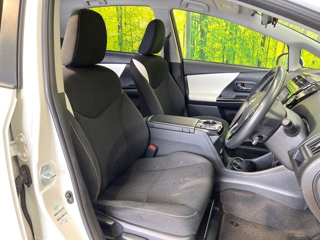 運転席シート廻りは使用感も少なく、良好な状態となっています。前オーナー様が丁寧に使っていたことがよくわかりますね。