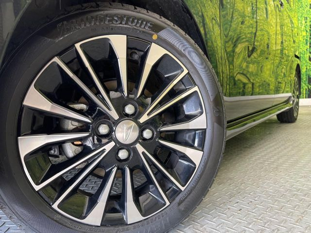 �y����15�C���`�A���~�z�C�[���z�O�ςɃ}�b�`���������A���~�z�C�[���𑕒����Ă���܂��B�e��ЊO�A���~�z�C�[����A�X�^�b�h���X�^�C�����戵�����Ă���܂��B���񂲑��k����������