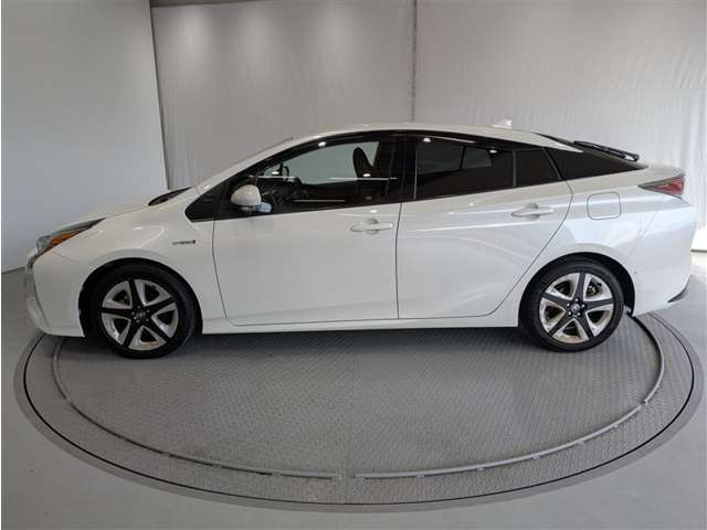 プリウス1.8 A プレミアム ツーリングセレクション