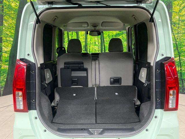 ���i�̂���������ʋ΁A���}���ɏ\���ȉ׎��X�y�[�X���m�ۂ��Ă���܂��B�Z�J���h�V�[�g��|���ƁA�傫�ȉו��̐ύڂ��\�ł���