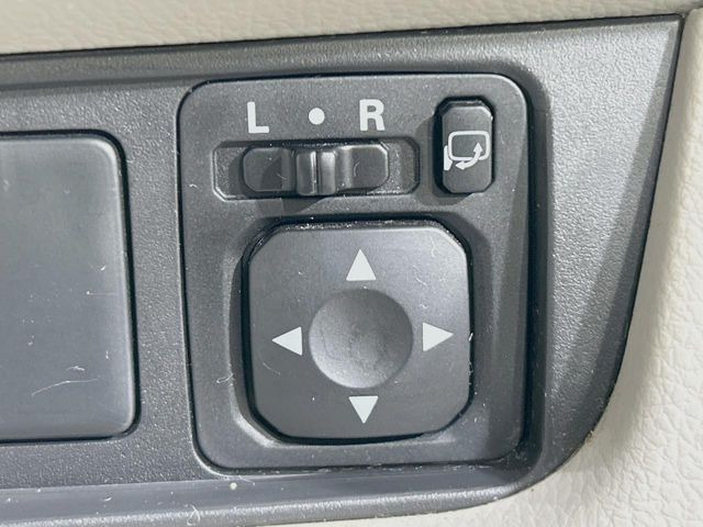 �y�d���i�[�~���[�z�T�C�h�~���[�͓d���i�[���ƂȂ��Ă���A�������ԏ�ł��L�Y�������X�N��}�����܂��B