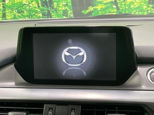 �y8�C���`�}�c�_�R�l�N�g�z�ԓ��̕��͋C�Ƀ}�b�`������^�̃f�B�X�v���C�B�X�}�z�ڑ��ł̃i�r�g�p��Bluetooth�Đ����A�l�X�ȋ@�\���y���߂܂��B�����I�ȃ_�C�������삪�\�ŁA�g��������ǍD�ł��B